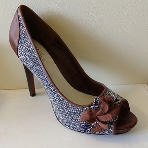 Cute tweed peep toe stilleto